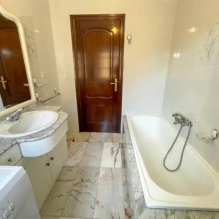 Aguino Rias Bajas 3000 Apartment *